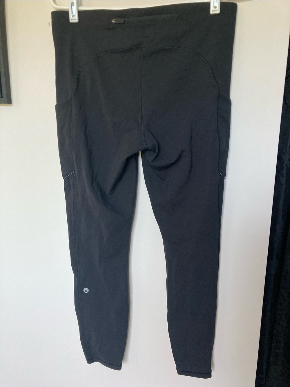 Lululemon Black speed up Athletic Leggings with Back Zip Pocket size 10